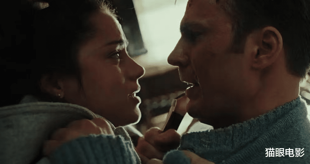 |美队安娜同框！美队络腮胡造型像蝙蝠侠，安娜笑容甜美秀长腿