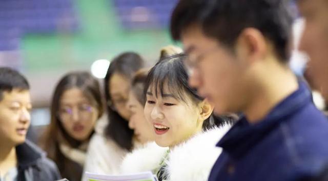 大学|女生读师范还是工科?毕业10年后,才看清差距不只是一星半点