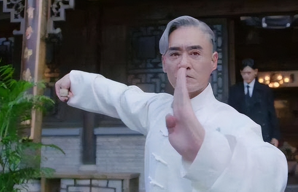 陈星旭|修庆越老越帅，一头白发重回神颜时代，陈星旭却穿出军装天花板