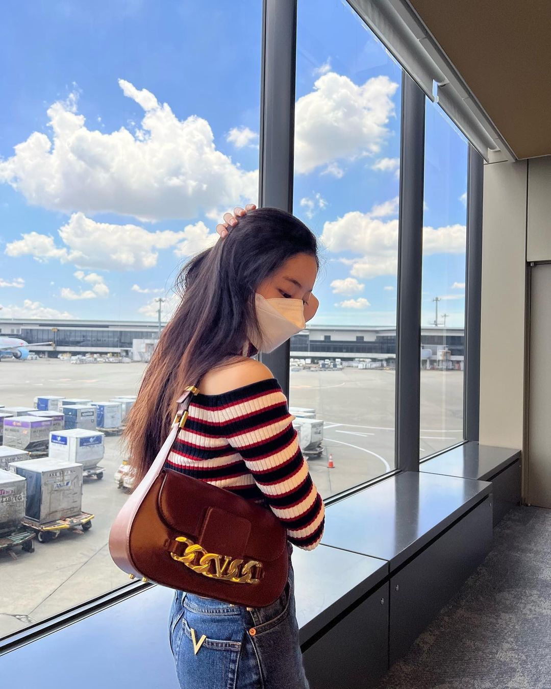 |Twice多贤晒机场时尚,秀出苗条身材,平滑肩线散发出致命魅力