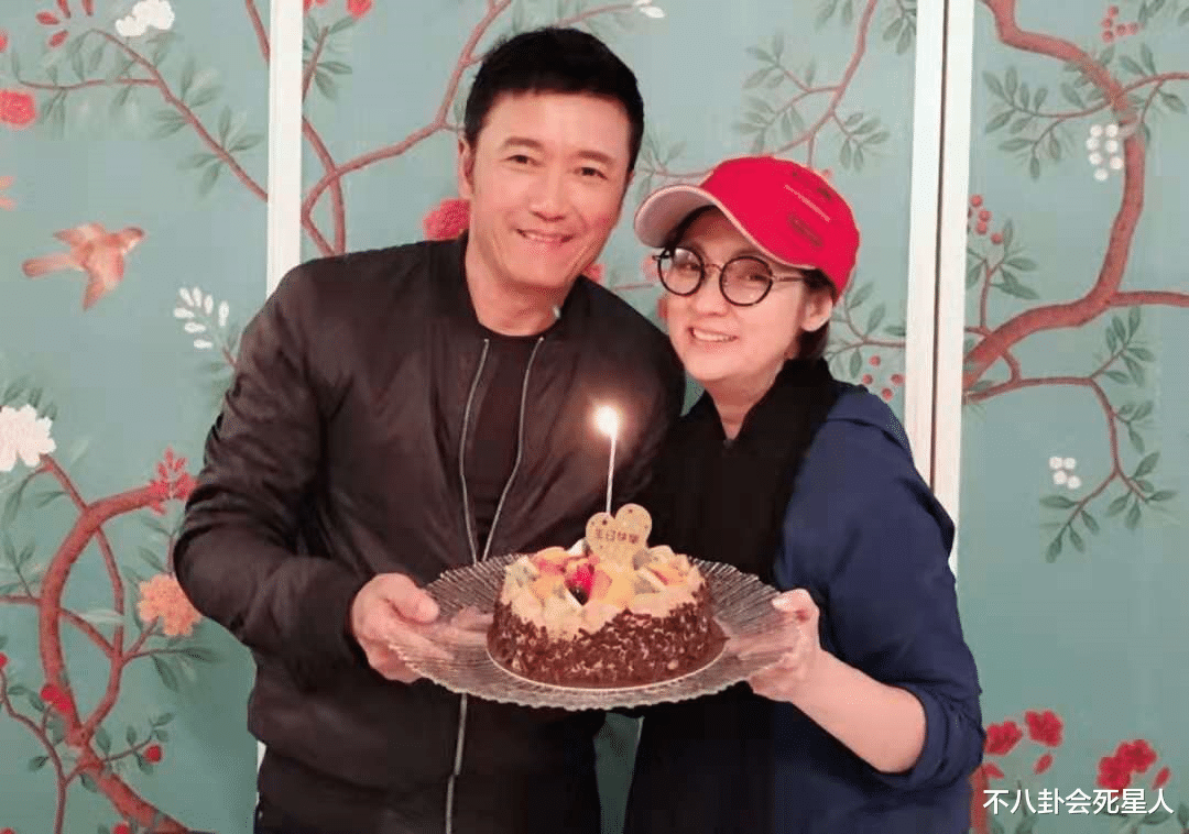 男神 12位香港男神的女儿，有人1米8身材火辣，有人胖到200斤