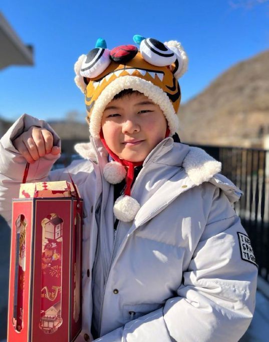 胡可|胡可晒安吉近照,脸部圆润身材壮实,网友:还我东北宋仲基