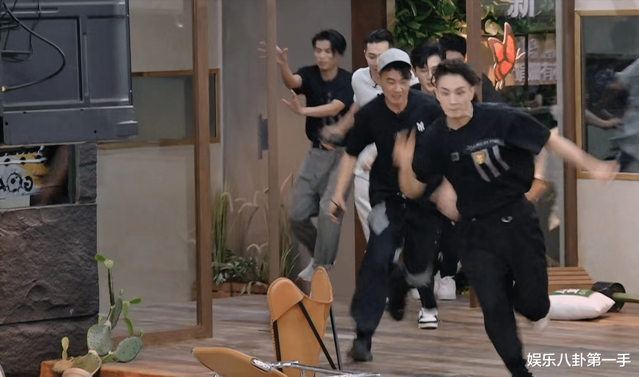 迪丽热巴|《披哥2》公布新赛制,哥哥们直接抗议,导演,真有你的!