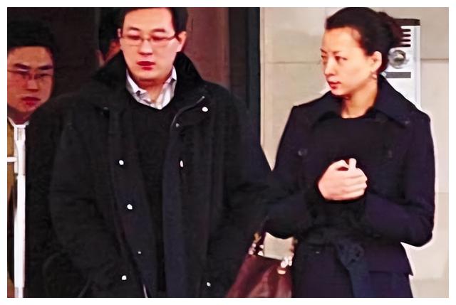 董卿|董卿卖豪宅替老公还债,状态疲惫显沧桑,网友:自找的