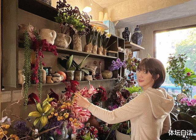 陈梦|陈梦全家聚餐！一桌超15个菜，陪闺蜜女儿展现母性，凌乱卧室曝光