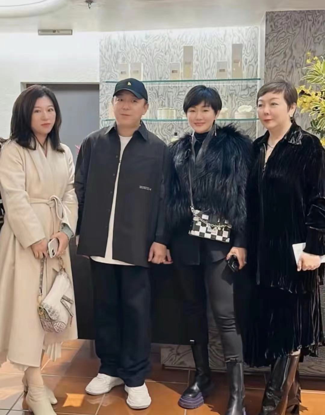 姐姐|黄渤姐姐青岛新店开张！众星捧场庆贺，央视金龟子现身引围观