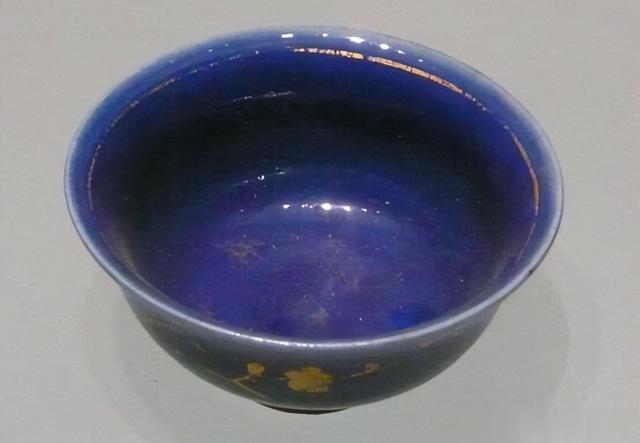 沉香|报损文物张口就说5.6亿?台北故宫损坏的瓷器,到底能值多少钱?