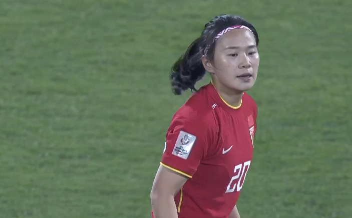 中国女足|中国女足换人奏效！奇兵出场1分钟送助攻扳平比分，王霜还未出场