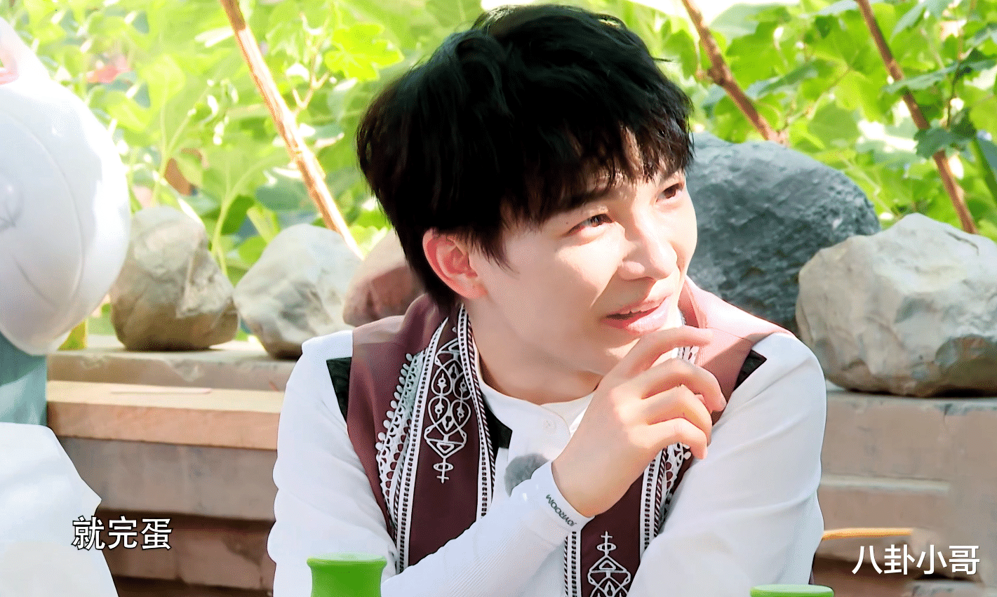 周深|《奔跑吧10》圆满收官！节目组晒出集体大合照，白鹿周深发文告别