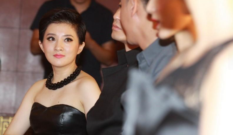 婉君|“小婉君”已40岁了,一头短发干练利索,不婚生活更潇洒!