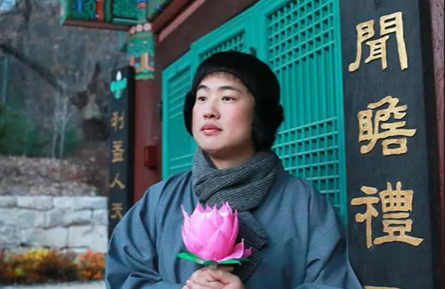 寺庙|98年文科女:不卷了!我去庙里上班了