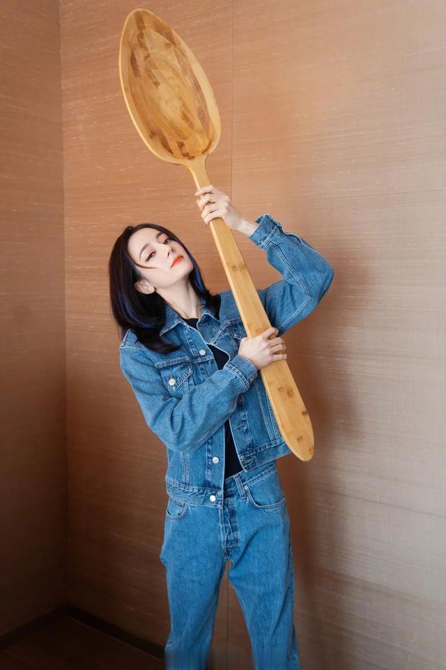 郑欣宜 春日彩色匹配，百变少女闪亮登场
