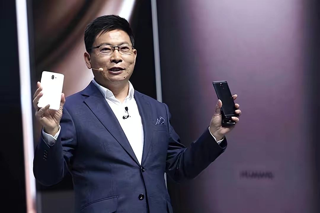 |mate50传来新消息,RS 保时捷设计后盖曝光,配色却让花粉失望了