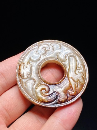 和田玉籽料|汉 和田玉籽料 白玉 水银沁 螭龙纹 玉壁 挂件把件