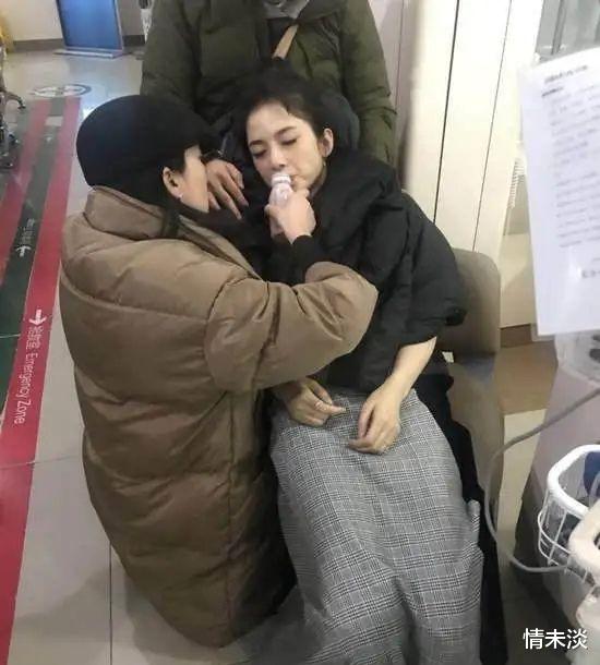 赵樱子|被窦骁故意忽视?赵樱子参加综艺表现平平,红毯摔倒被疑博眼球?