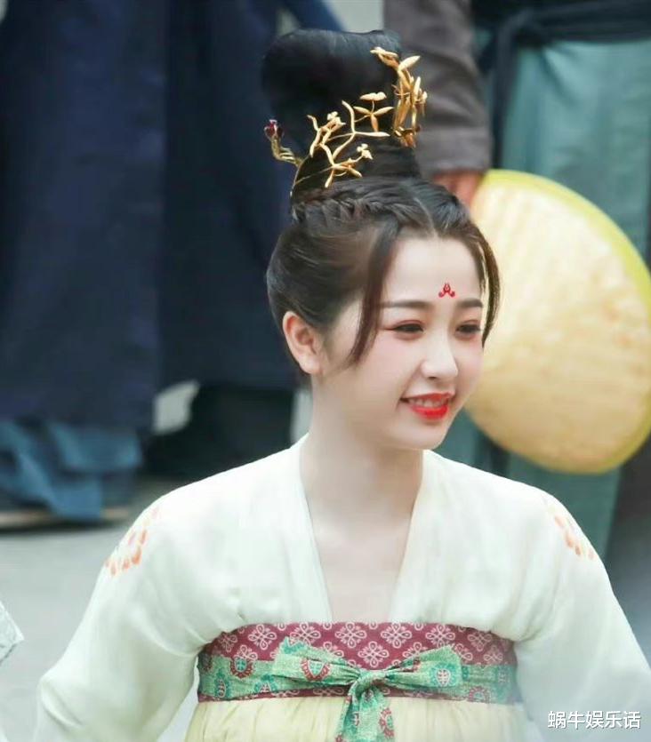 虞书欣|《苍兰诀》新路透,虞书欣古装华丽但头发引热议,不少爱豆曾翻车