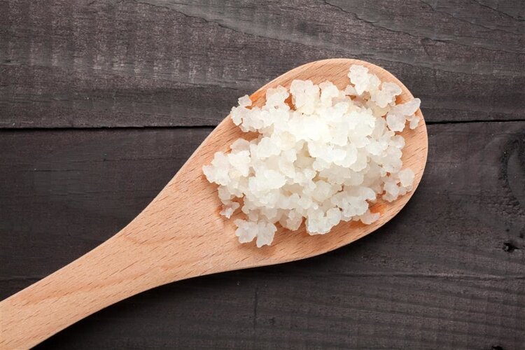 饮食|盐吃多了伤全身,身体出现4个迹象,说明吃“盐”太多,赶紧限制