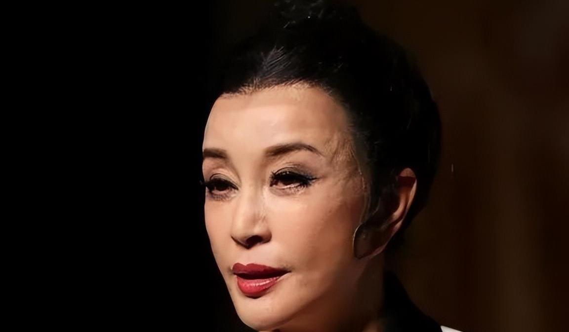 刘晓庆|老年斑、褶子、凹凸不平脸,别再吹不老女神,离开P图当场社死