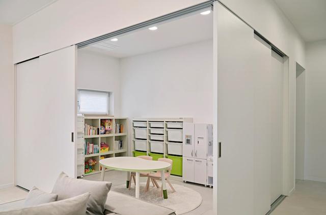 底层115装出大平层效果?白+灰,清爽养眼,巧用色调装出大宅范