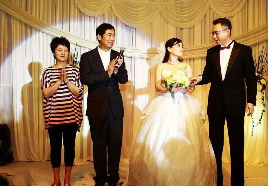 戴娆|戴娆：我没包养过杨烁，与谢东有过一段情，今清华老公把我宠成宝