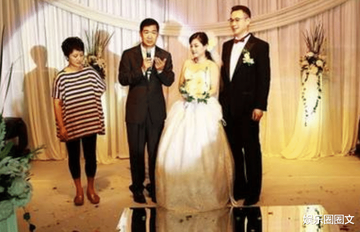 戴娆|歌星戴娆：35岁嫁清华学霸，是完美的贤妻良母，结婚十多年生俩娃