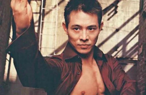 李连杰|59岁李连杰祝福向太引热议！头发浓密变化大，面部水润饱满精神好