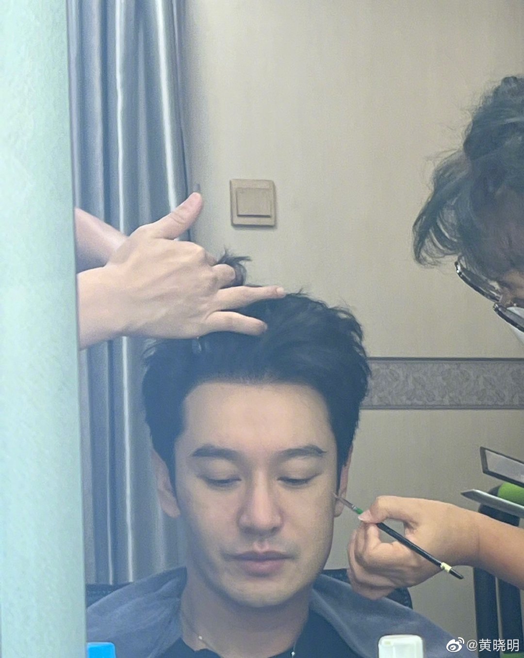 黄晓明|脸肿表情包+1！黄晓明晒拔完智齿后自拍，好像被蜜蜂蛰的狗狗