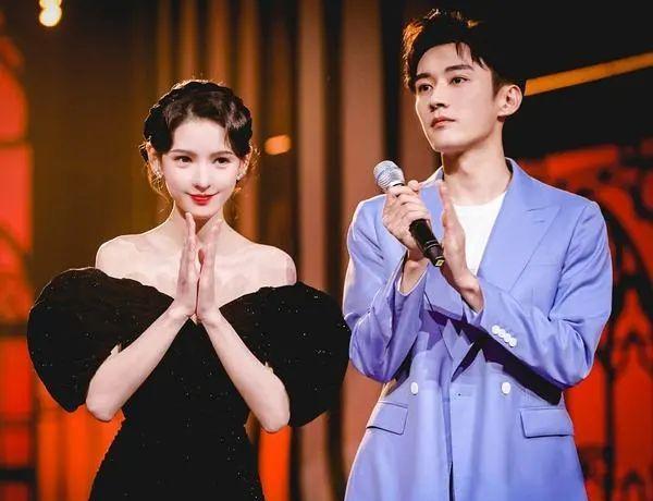 张予曦|疑似恋情曝光？30岁张予曦与刘学义吃饭被拍，男方还为女方剥虾