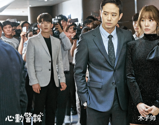 补水 僵脸丰唇尹恩惠急甩20斤消失5年复出被群嘲,她换了一只唇膏而已