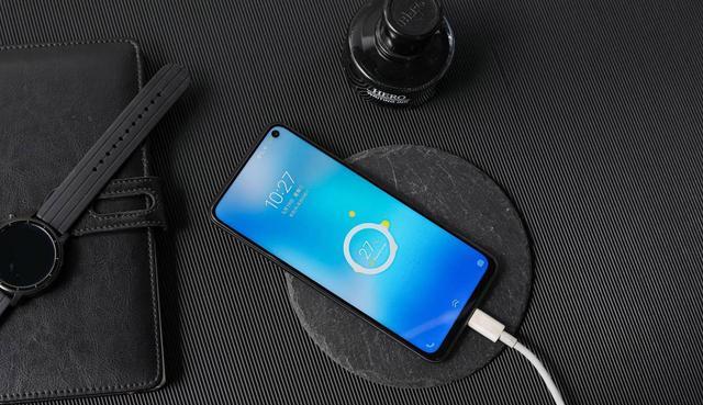 芯片|真香预定!独显芯+天玑8100+6000mAh,12+512G很有性价比