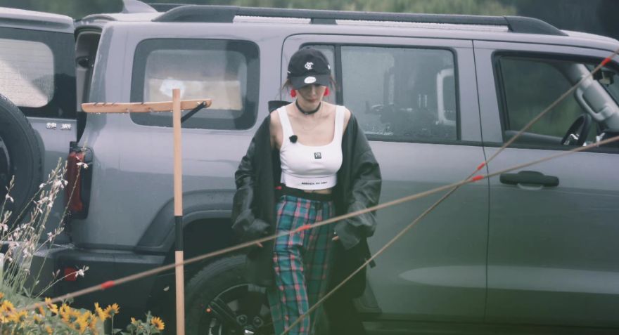 花儿与少年|《花儿与少年》开录，网友吐槽杨幂不敬业，把真人秀变成剧本摆拍