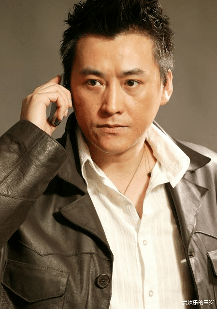 刘小锋|演员刘小锋:40岁娶小16岁娇妻, 婚后育有2子, 今一家四口其乐融融