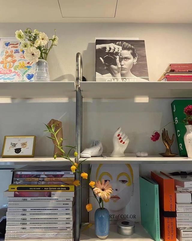 衣帽间|41岁郑丽媛独居19年,书墙衣帽间那叫一个震撼,简直是人间理想