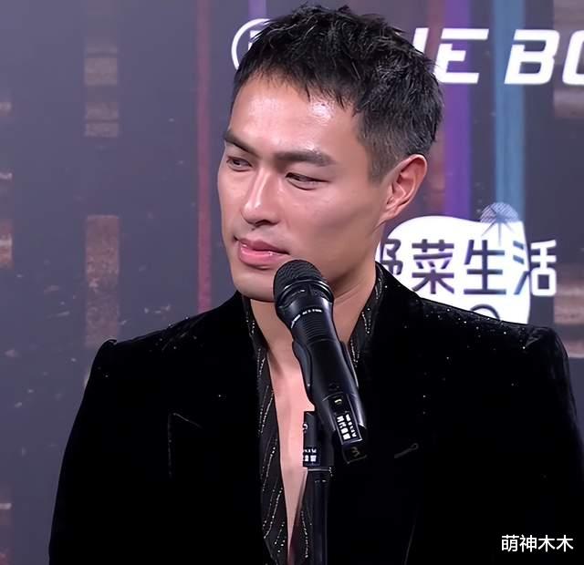 戏剧|金钟戏剧红毯造型：46岁林心如锁骨抢镜，杨谨华大秀好身材