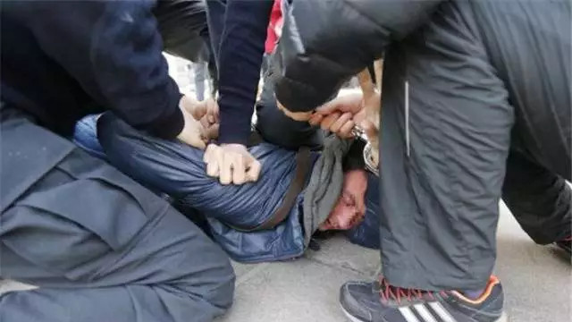 “红桃5”力天佑潜逃16年，被抓时已是“得道高僧”，扬名在外