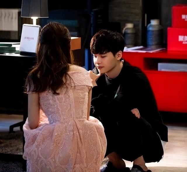 李钟硕|伸缩自如的身高!李钟硕186蹲下来却小小一只,奇妙的身高反差萌