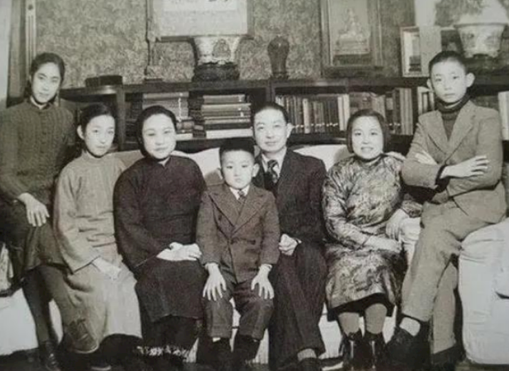 卢燕|95岁卢燕现身温哥华拍戏，身体显硬朗，曾在《末代皇帝》中演慈禧