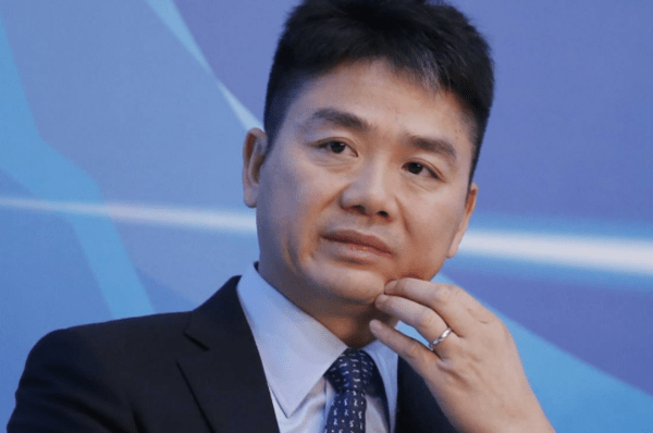 豪门明星|48岁刘强东再当爹!陪老婆出国生子贴心照顾,完事后已回国工作