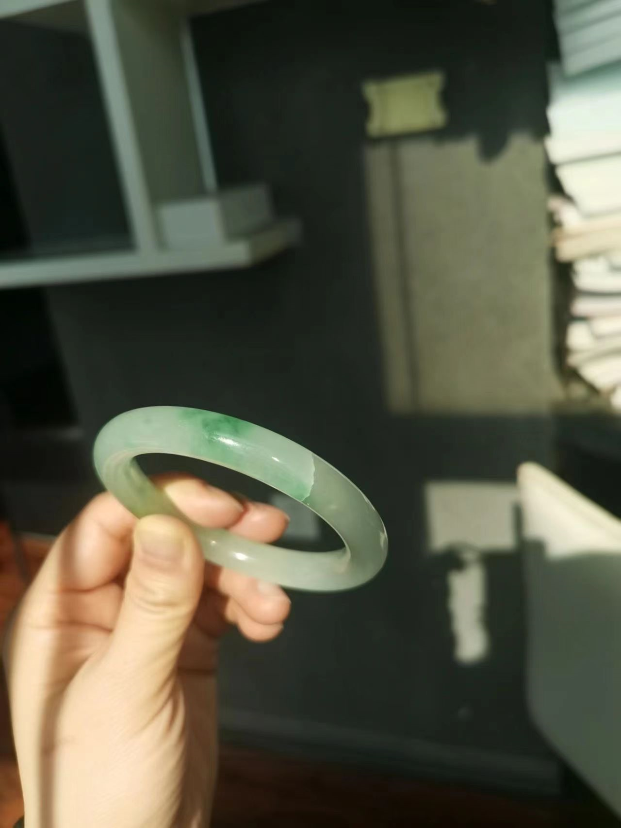 翡翠手镯|翡翠手镯中的裂纹「自动愈合」后变飘花，这话你信吗？反正我不信