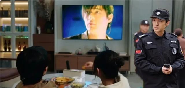 陈珊|42岁高圆圆演精英女律师霸气,戴尚美拎FENDI,职场穿搭优雅干练