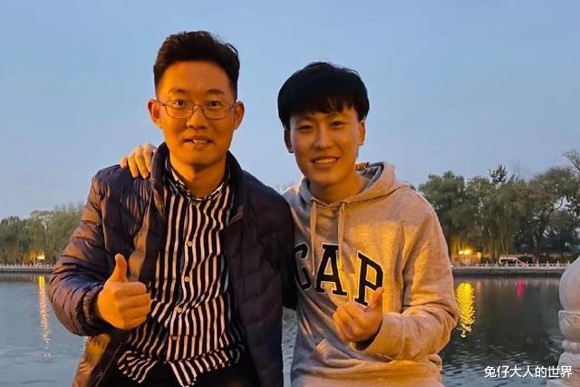 杨鹤通|德云社演员发文，表达对母亲的祝福，杨鹤通的“小花”比较吸睛