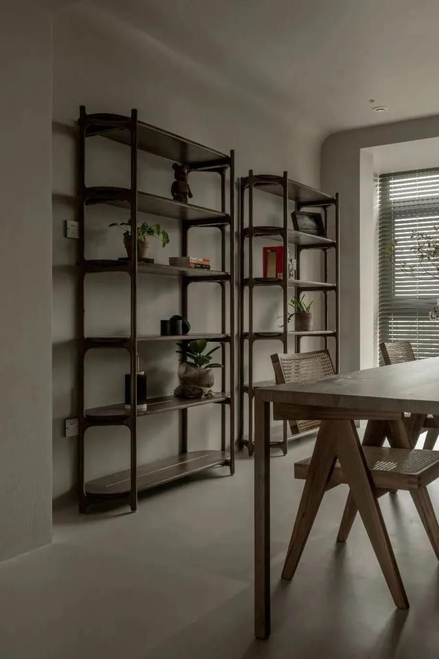 这对北京夫妻太会装修了,230㎡侘寂风大平层,入户便是高级感