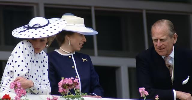 戴安娜|从戴安娜到梅根，她见证了最耀眼的明星逐渐消失，但她一直很坚挺