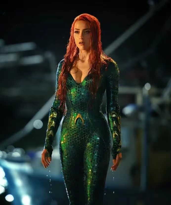 |曝女星艾梅伯疑似街边大便，监控下脱裤子被拍，邻居曝光现场照片