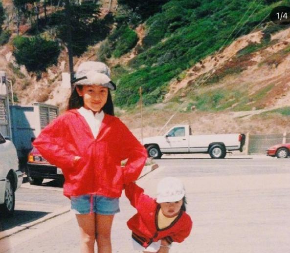 郑秀晶|郑秀晶晒出童年照,为姐姐郑秀妍庆生,小时候两人镜头感超强