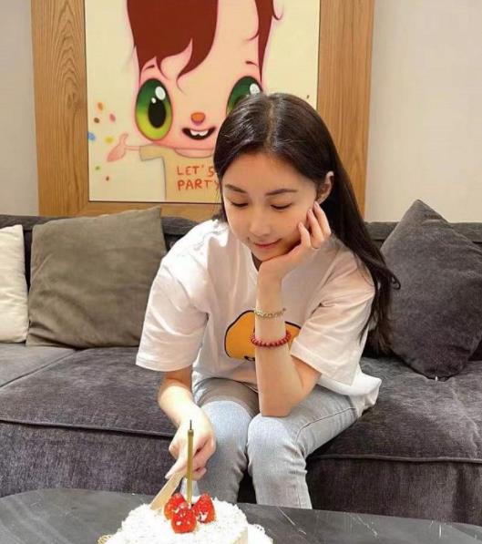 潘玮柏|头一次！潘玮柏结婚1年半首次主动秀恩爱，为宣云庆生晒美照