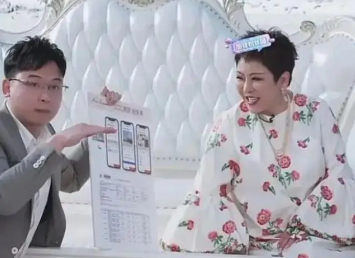 张兰|同样是直播卖毛衣，向太和张兰让我看到了演员和企业家的区别！