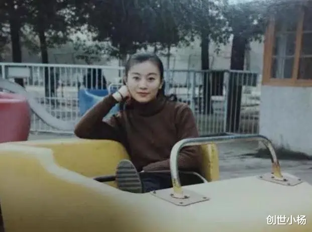 老照片 妈妈颜值“碾压”全家是什么体验？父母老照片走红，太美了