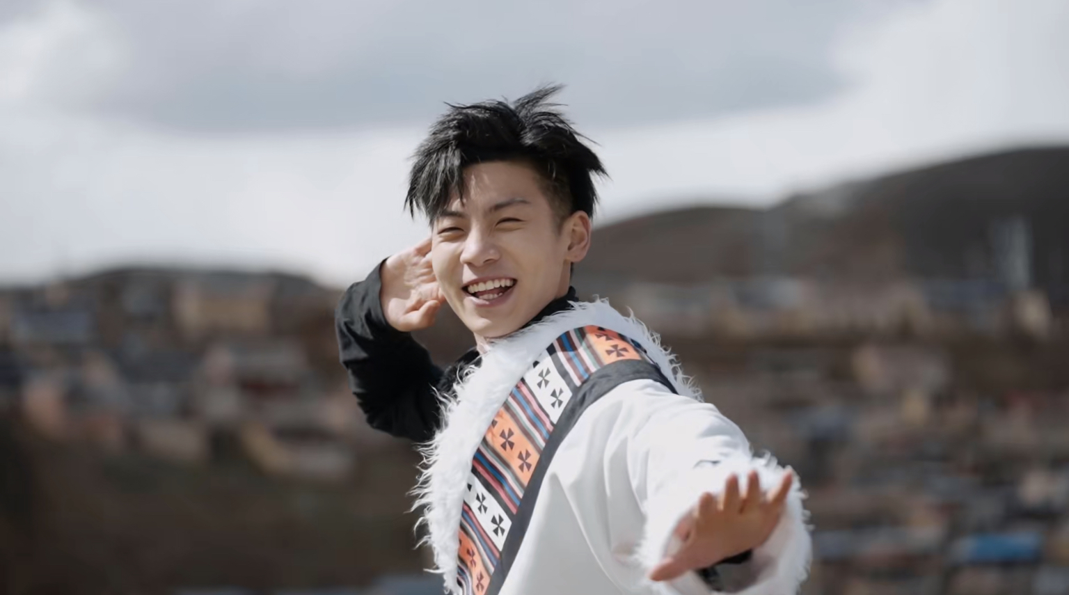 怦然心动20岁第二季|怦然2:王子凡为夏英歌写歌,音乐封面是项链,1处细节暗示结局