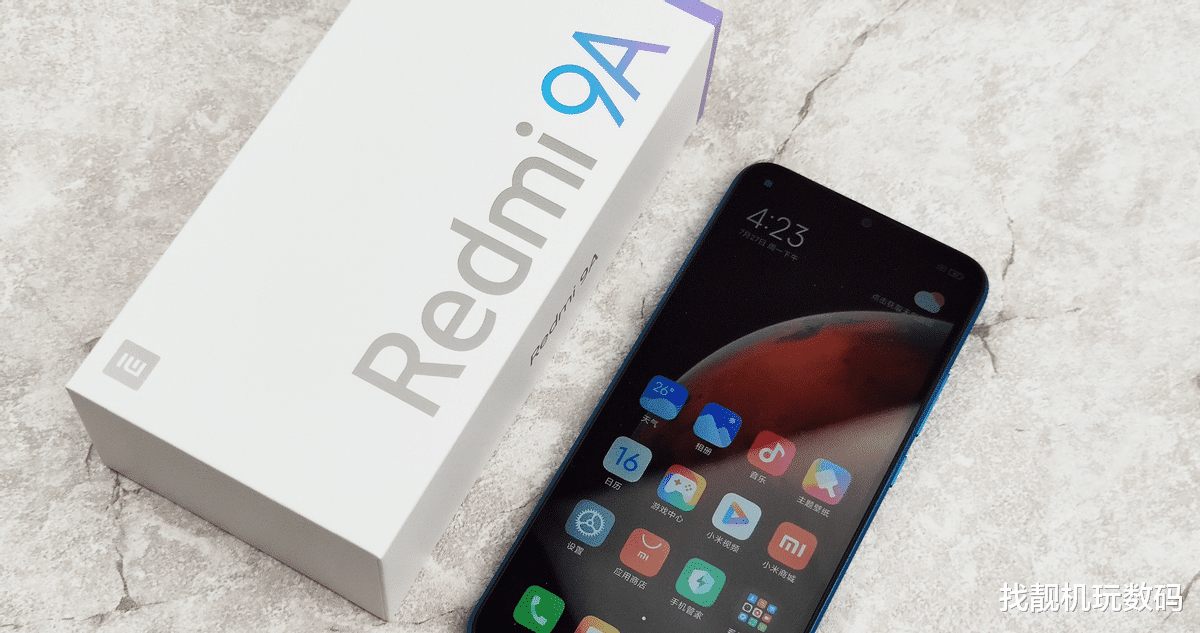 红米手机|被骂2年的红米神机，不仅干翻了迭代，还在今天硬刚iPhone 13